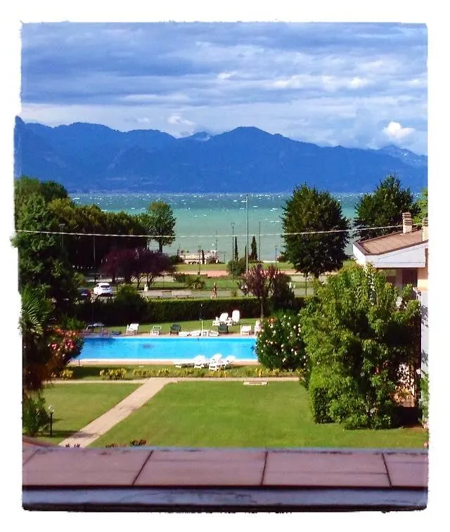 Finestra Sul Lago ديسينسانو ديل غاردا إيطاليا